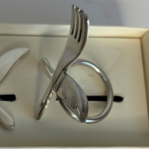 NAPKIN RINGS (PIER 1 FORK/KNIFE) (SET OF 4) - Picture 4 of 6